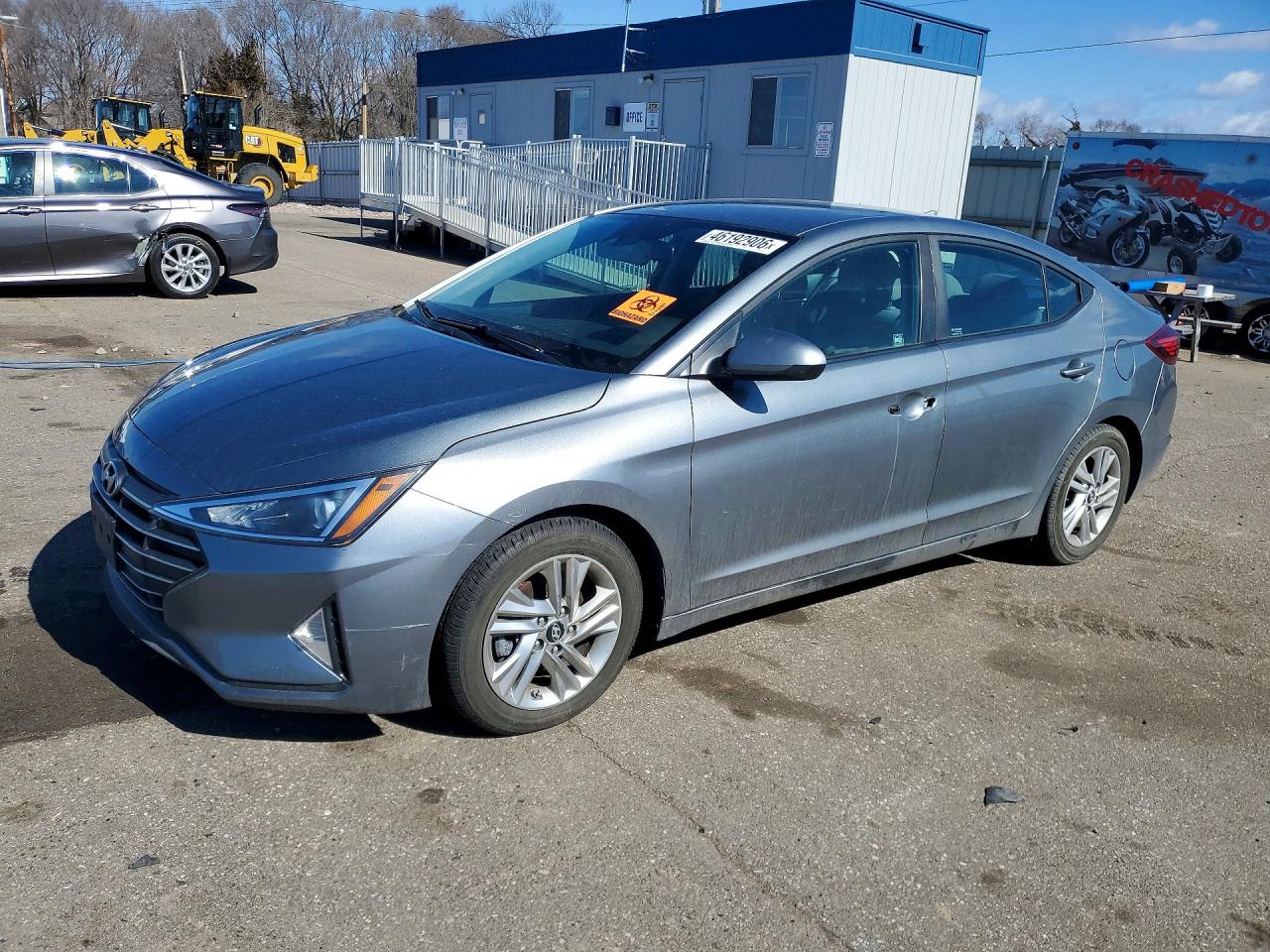 Salvage Hyundai ELANTRA Image