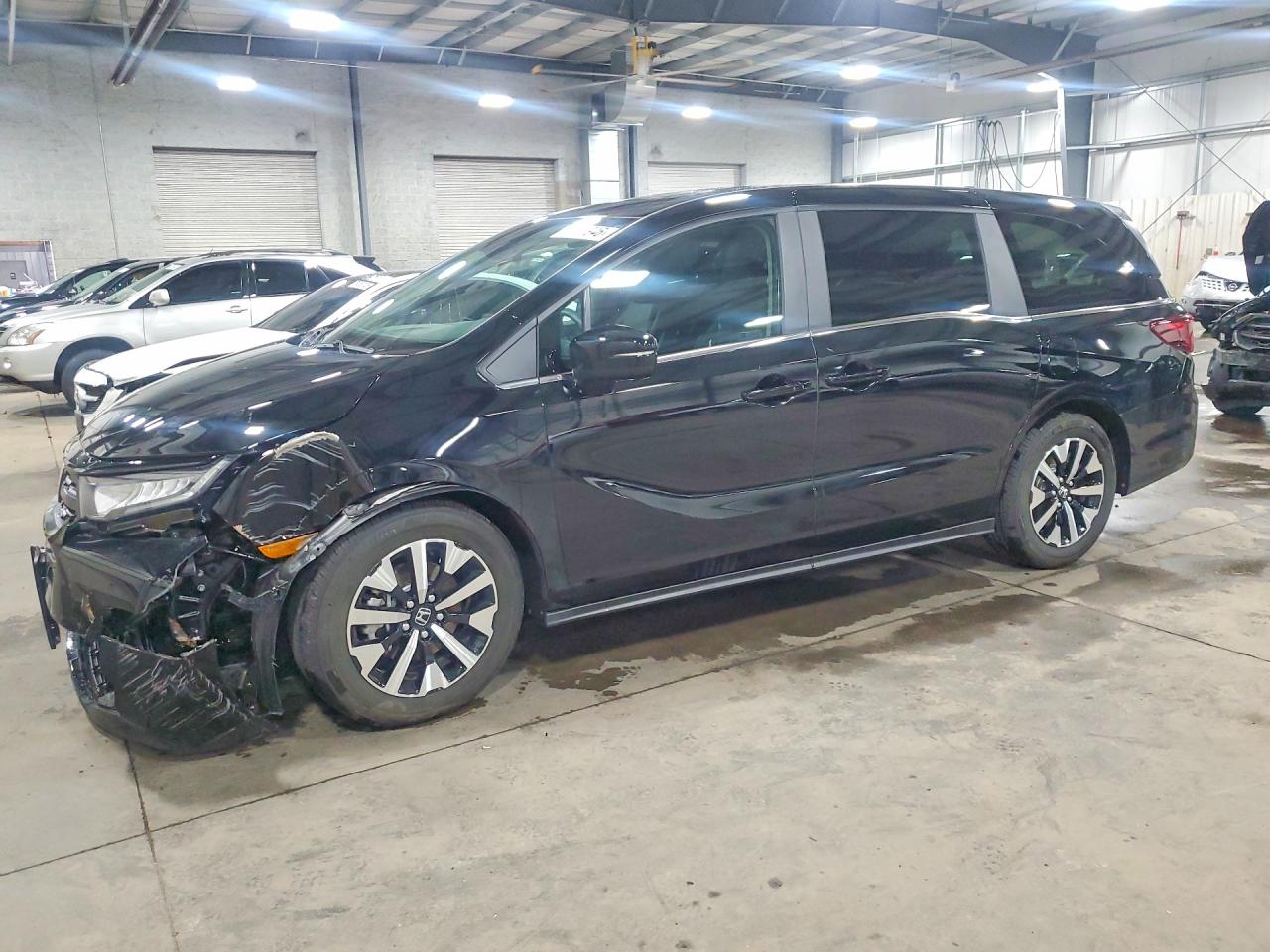 Salvage Honda Odyssey Image