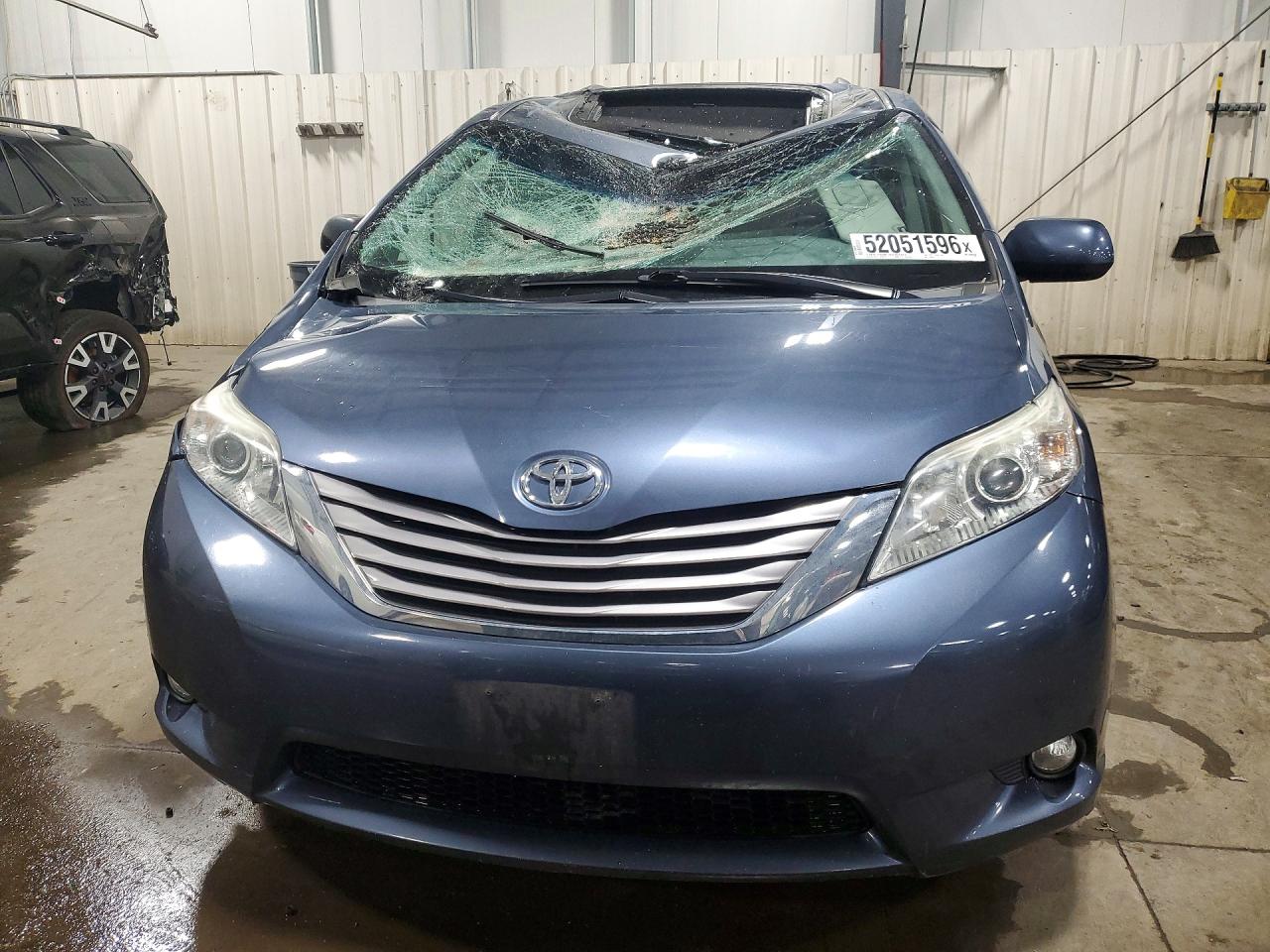 Toyota Sienna Xle 8-passenger