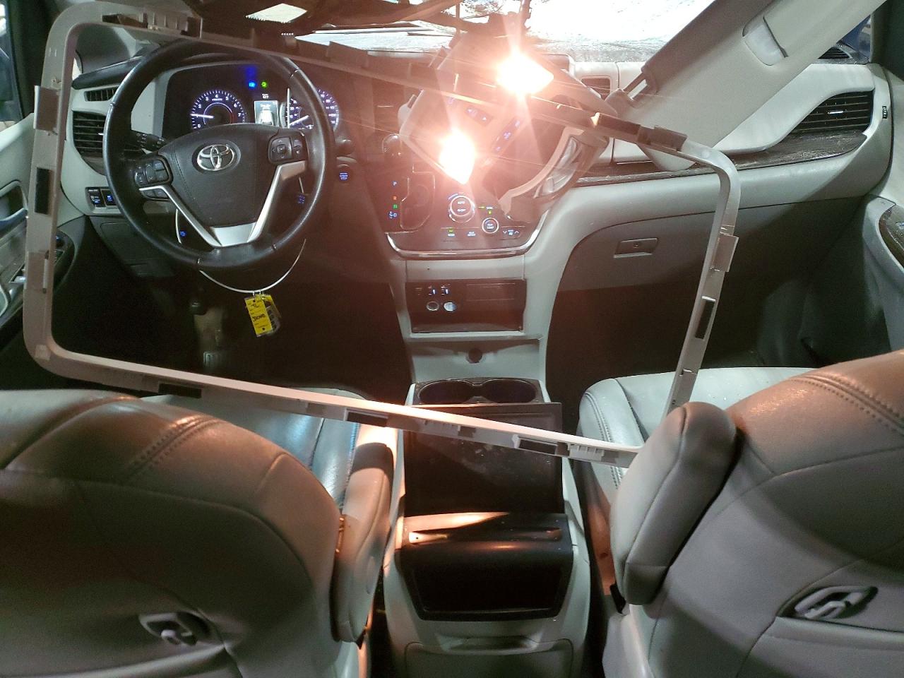 Toyota Sienna Xle 8-passenger