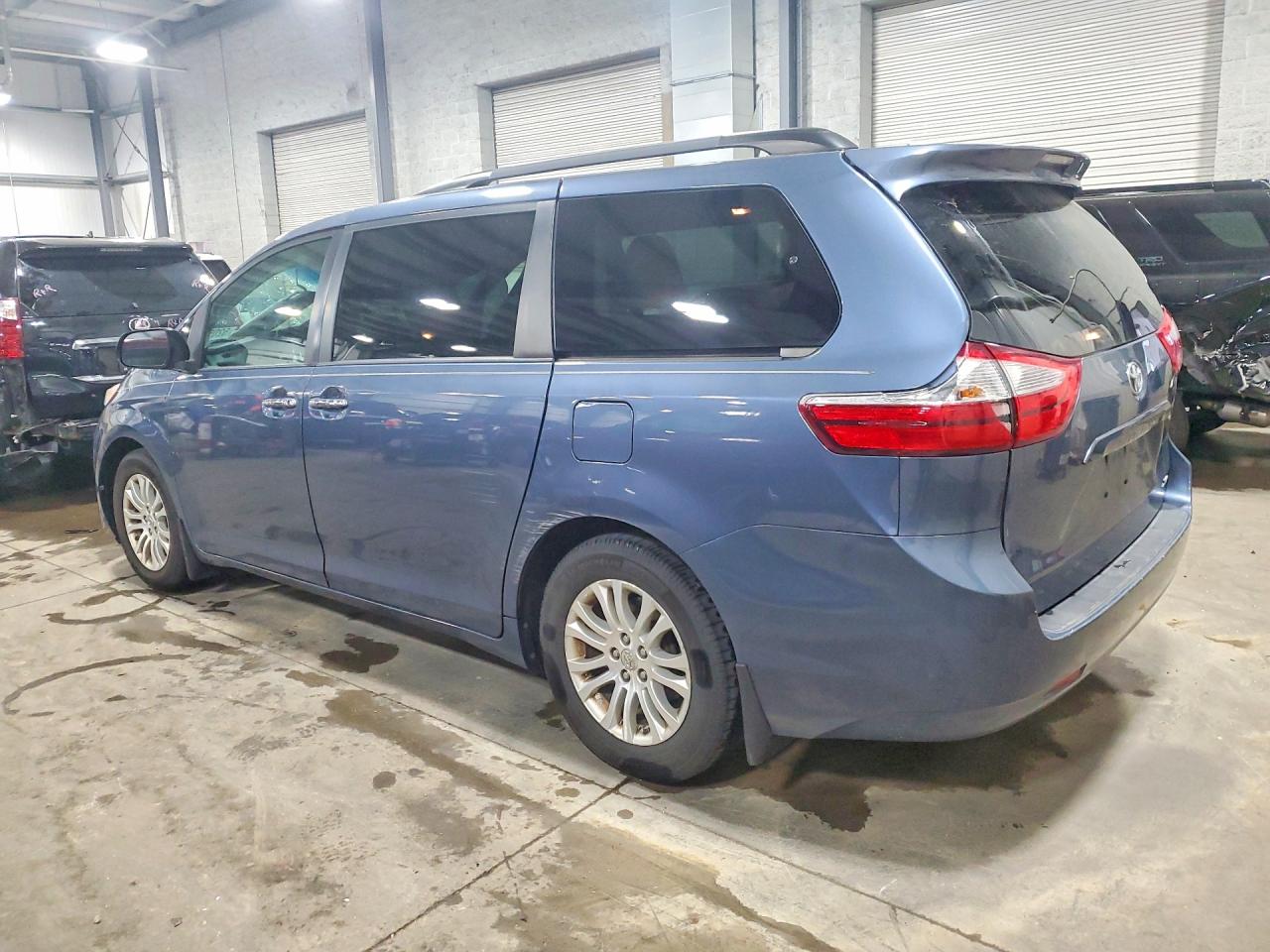 Toyota Sienna Xle 8-passenger