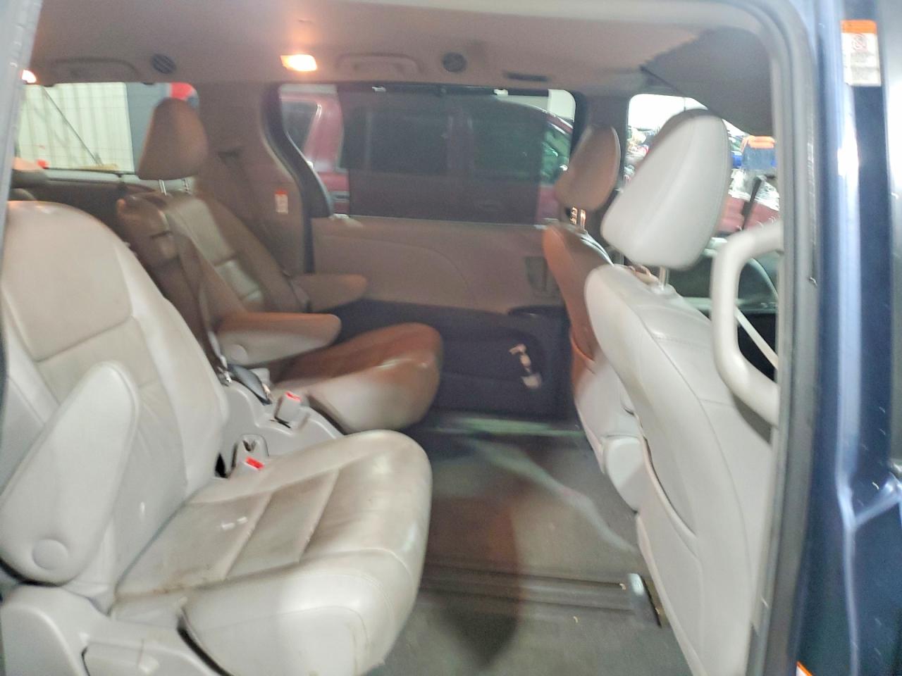 Toyota Sienna Xle 8-passenger