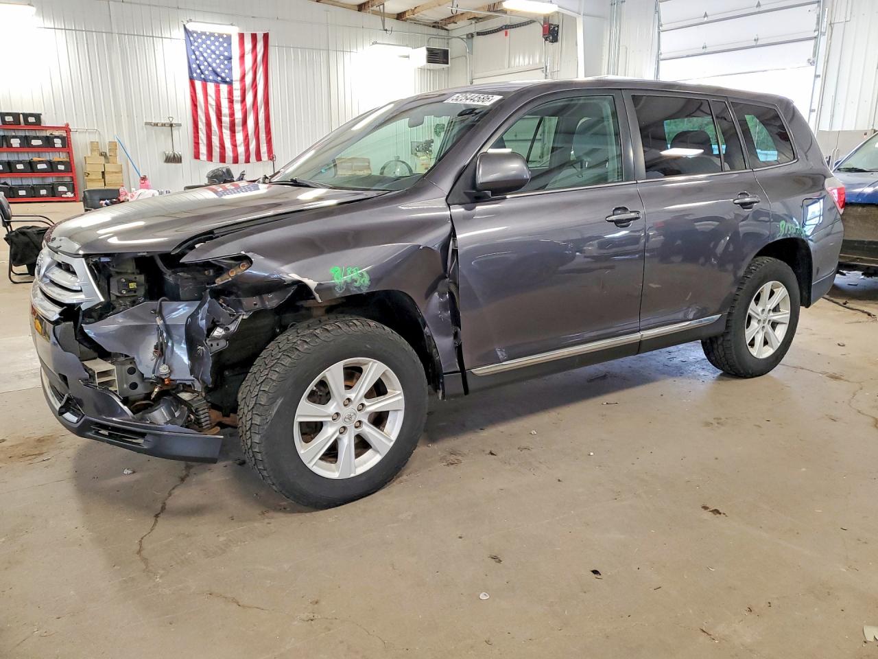 Salvage Toyota Highlander Image