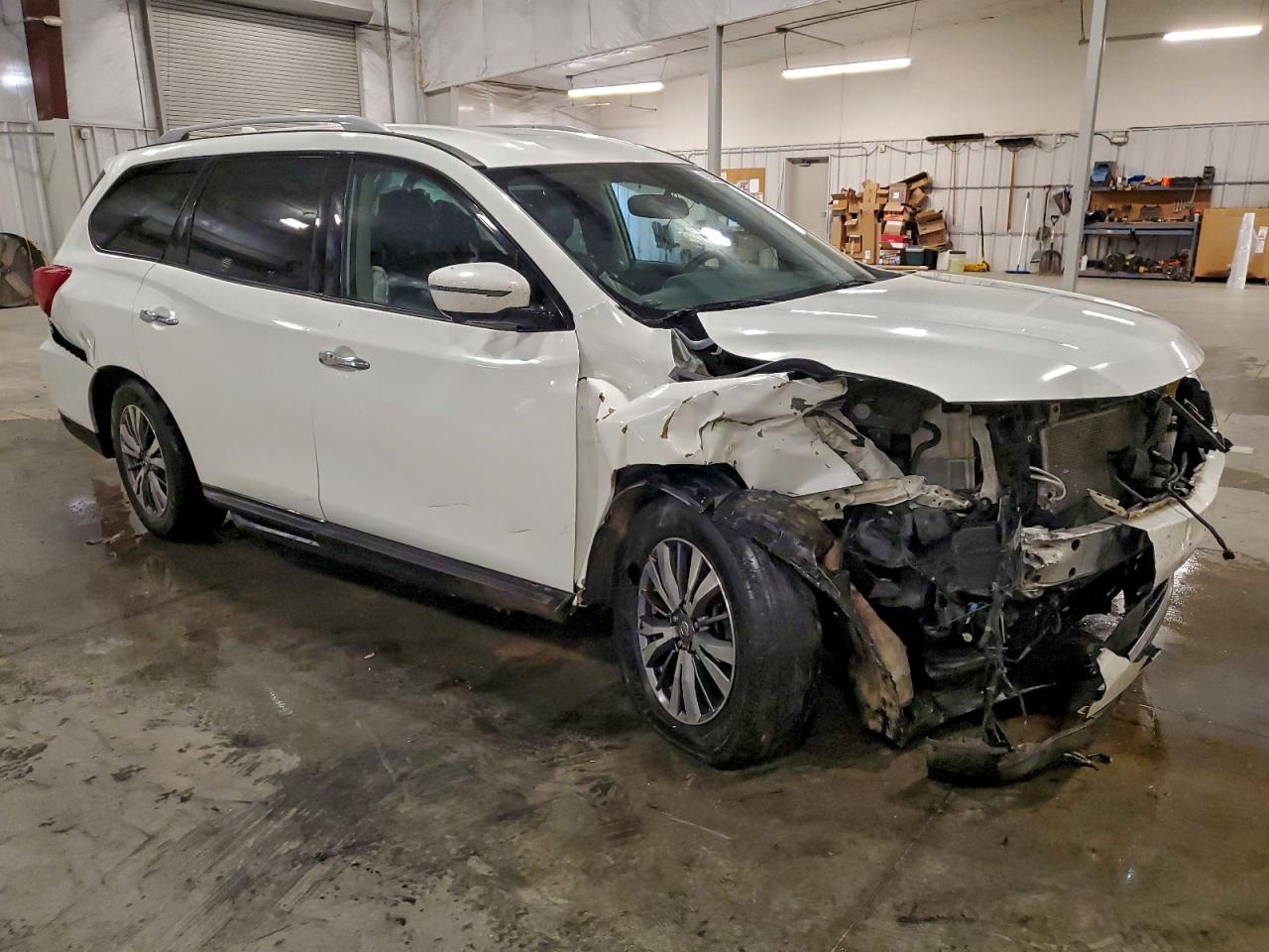 Nissan Pathfinder S