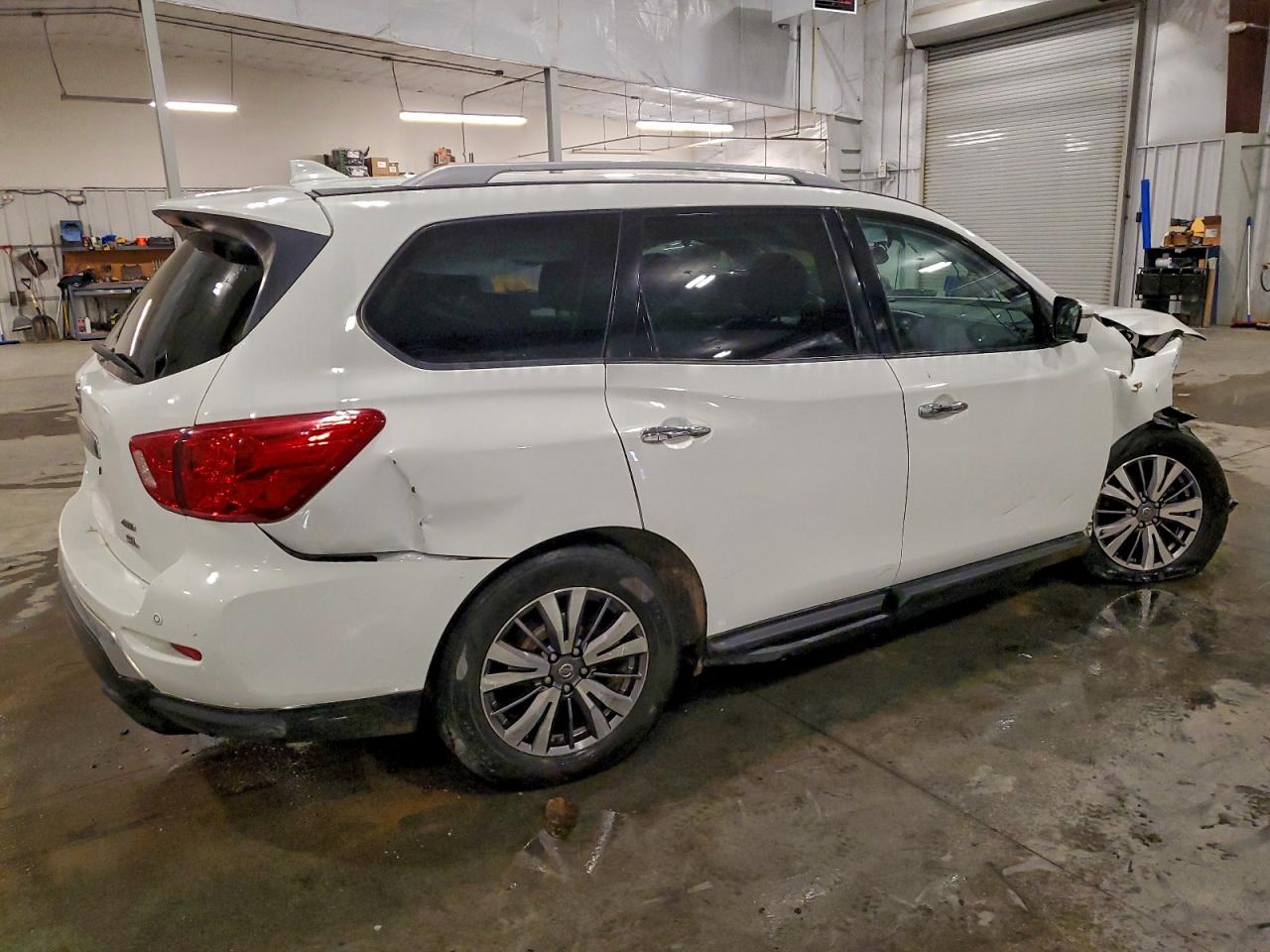 Nissan Pathfinder S