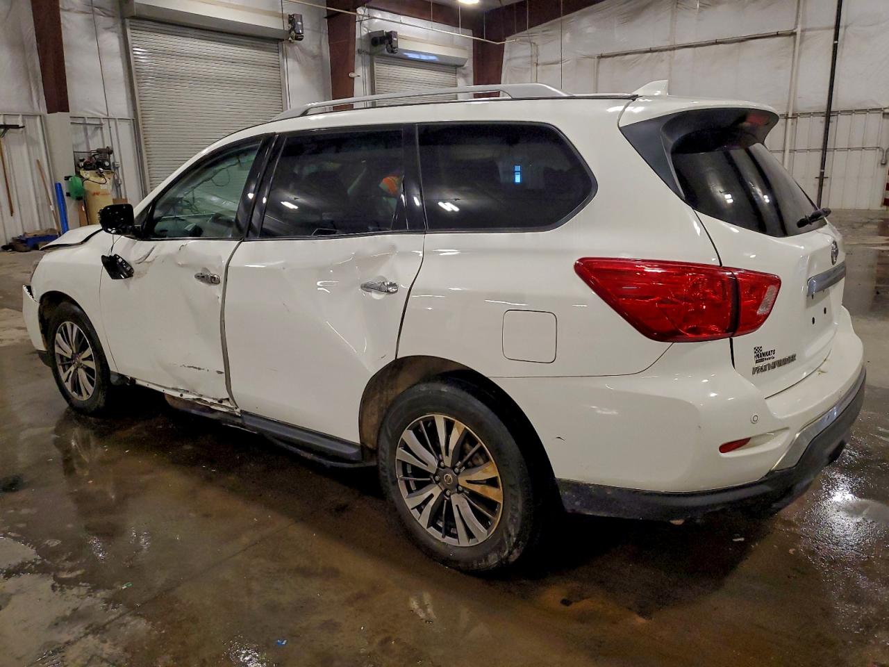 Nissan Pathfinder S