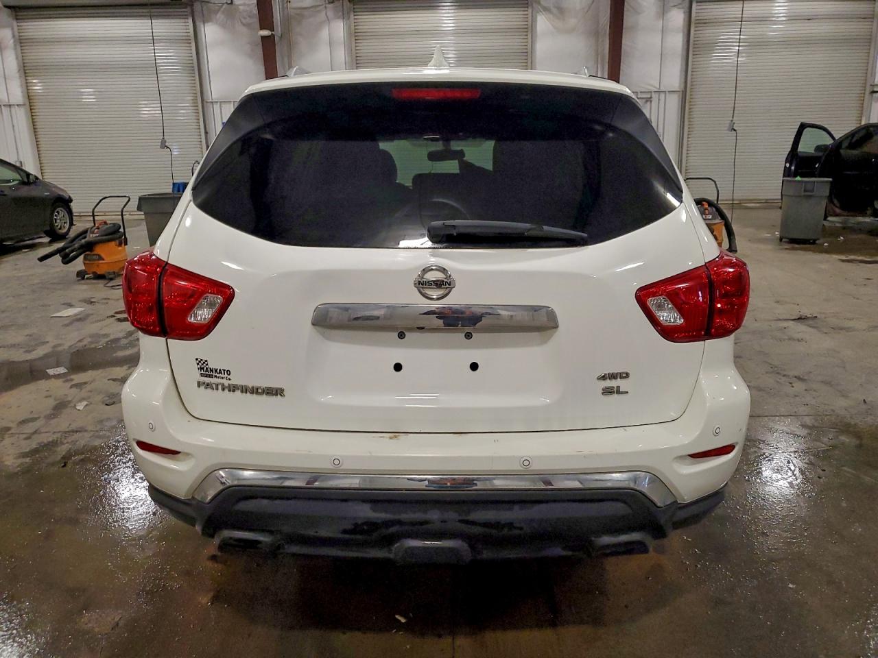 Nissan Pathfinder S