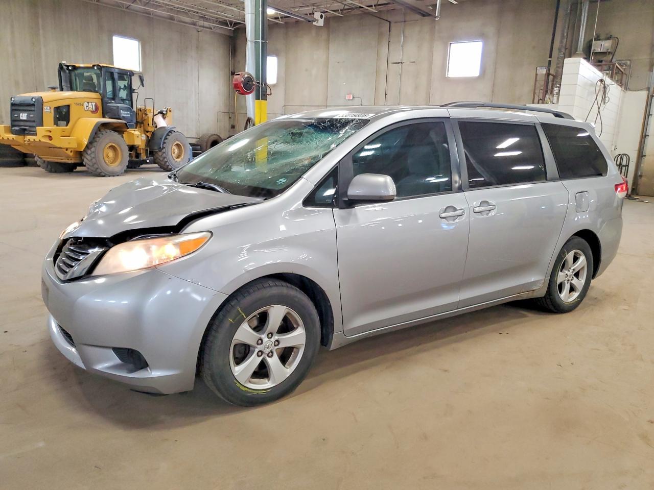 Salvage Toyota Sienna Image