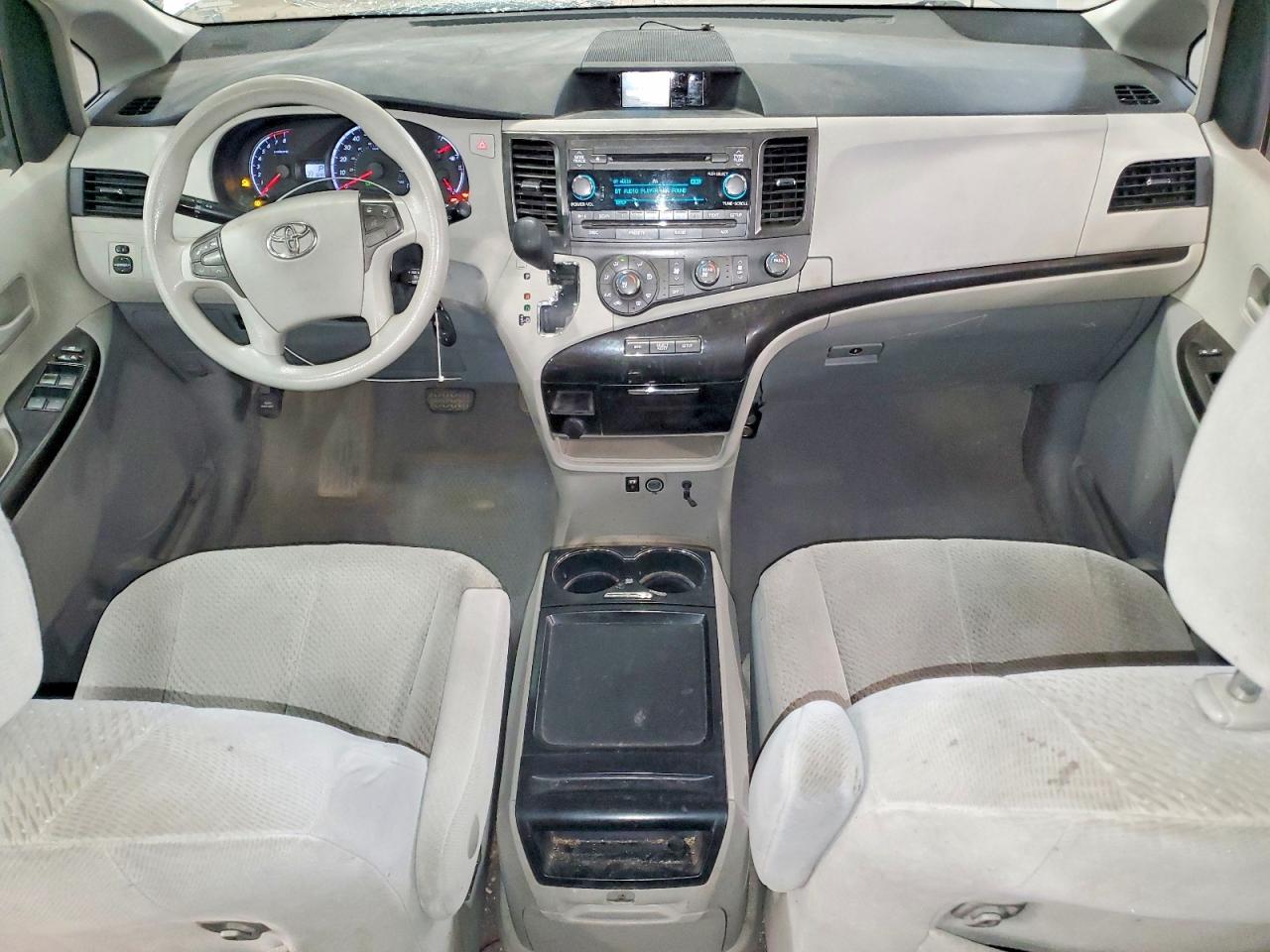 Toyota Sienna Le