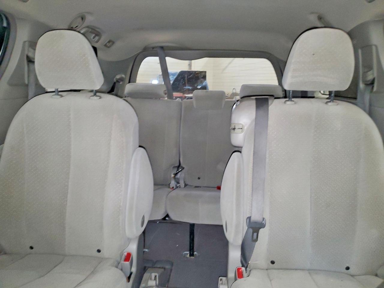 Toyota Sienna Le