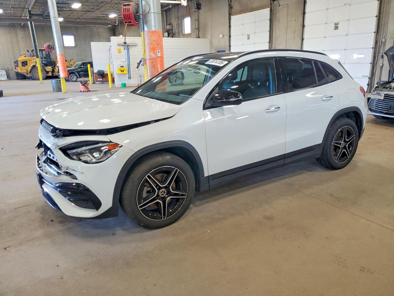 Salvage Mercedes-Benz GLA Image