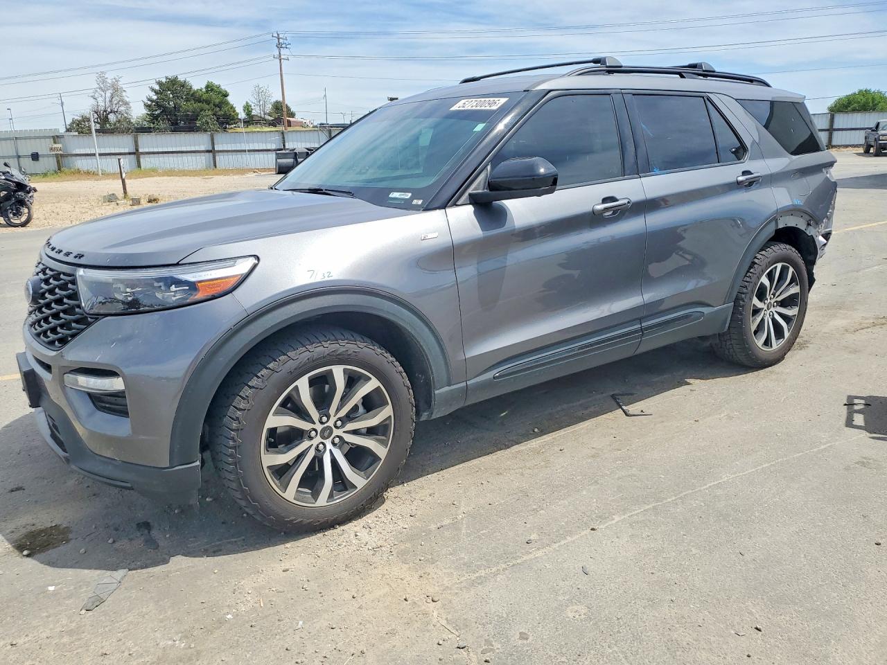 Salvage Ford Explorer Image