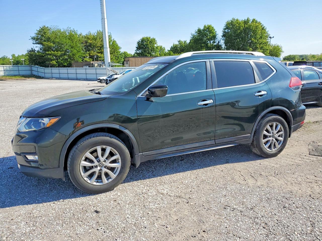 Salvage Nissan Rogue Image