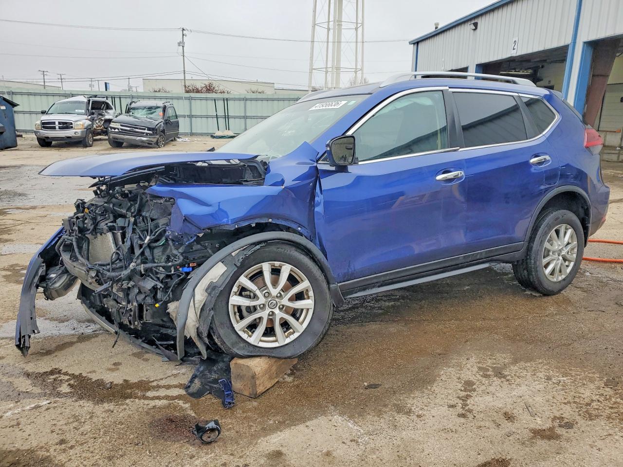 Salvage Nissan Rogue Image