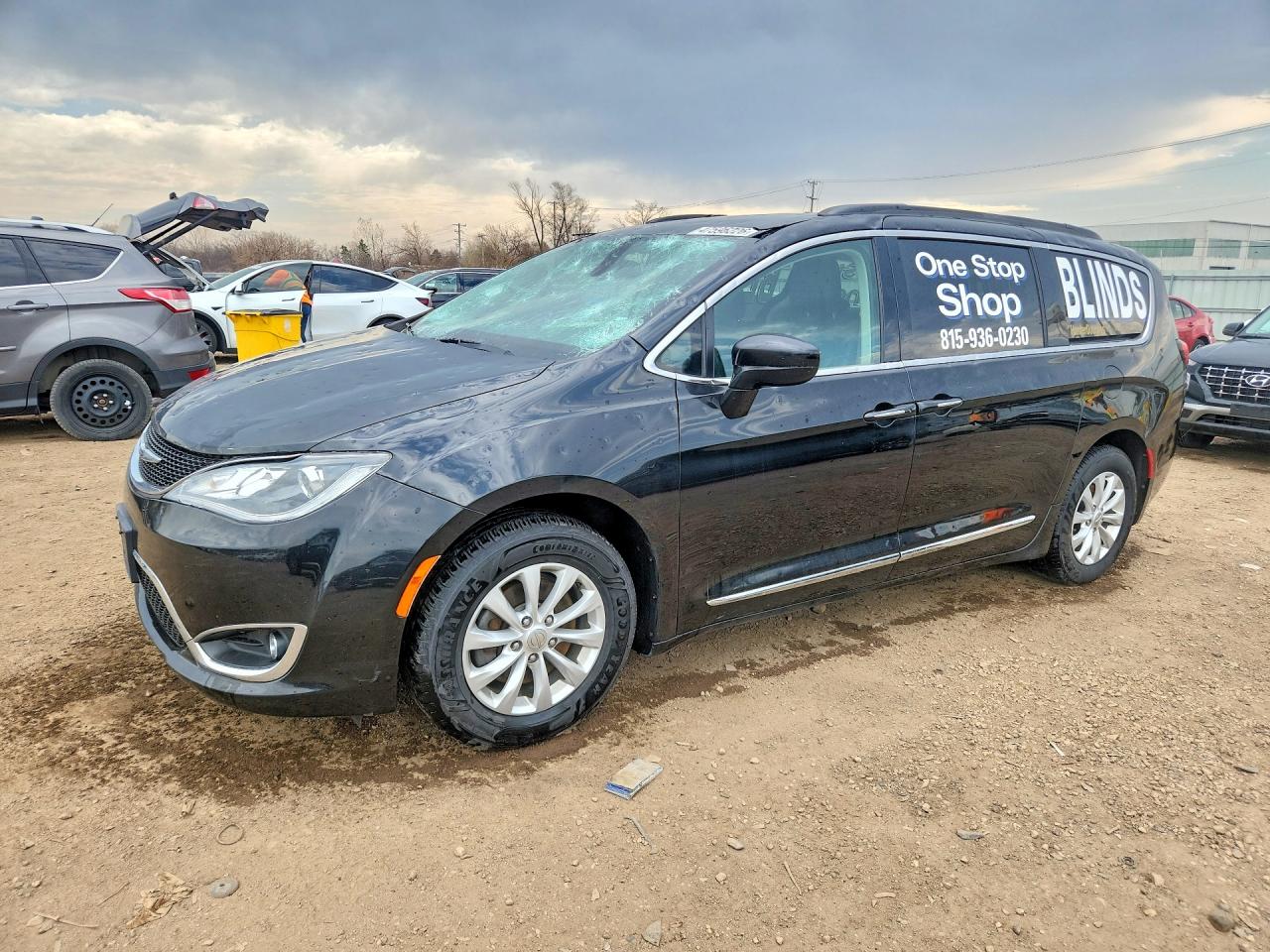 Salvage Chrysler Pacifica Image