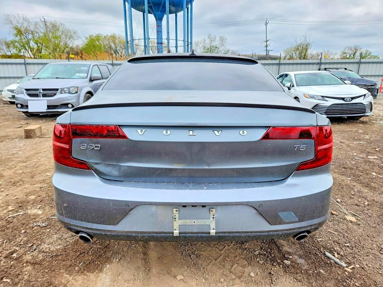 Volvo S90 T5 Momentum