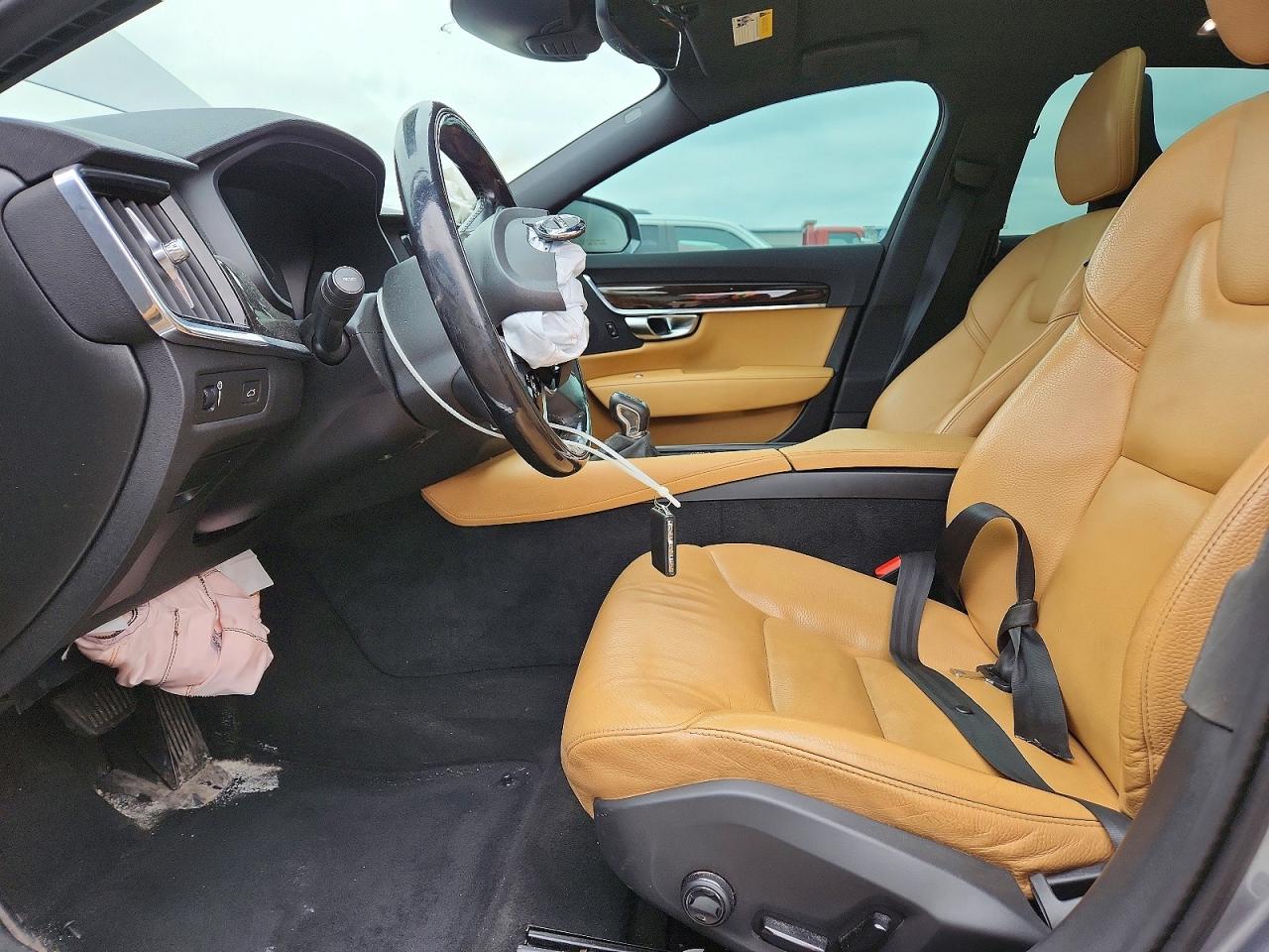 Volvo S90 T5 Momentum