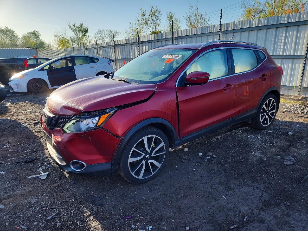 Salvage Nissan Rogue Image
