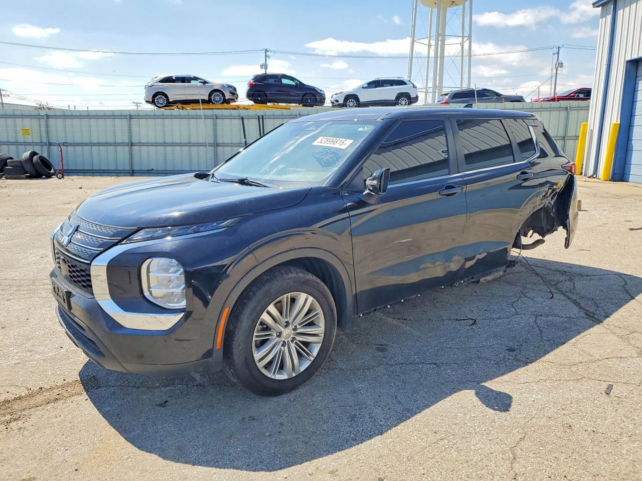 Salvage Mitsubishi Outlander Image