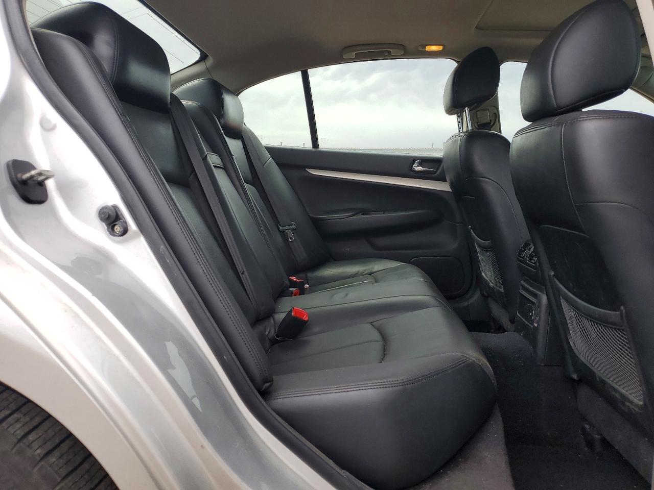 INFINITI G37 X