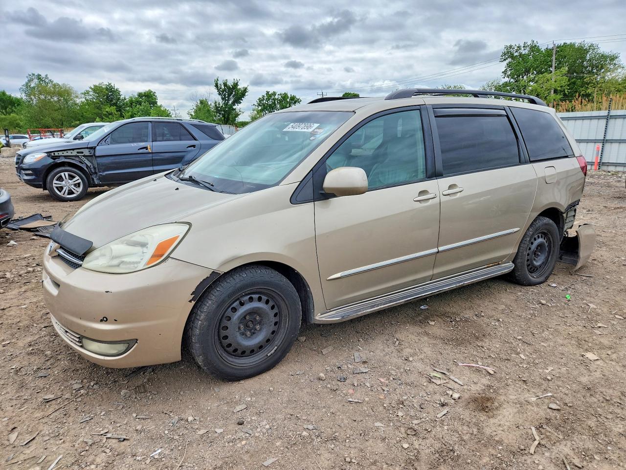Salvage Toyota Sienna Image