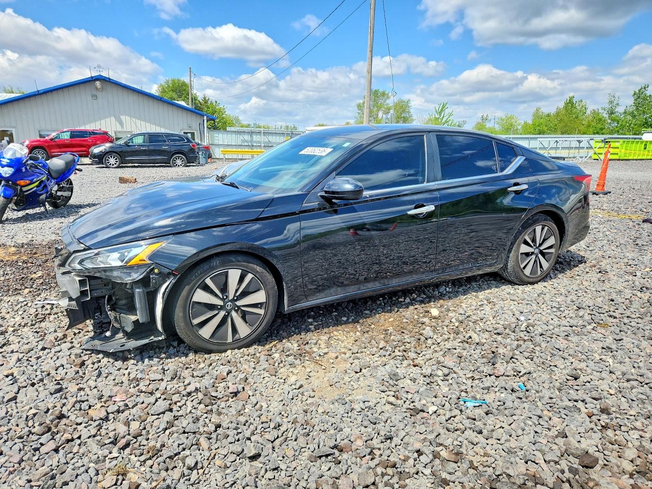 Salvage Nissan Altima Image