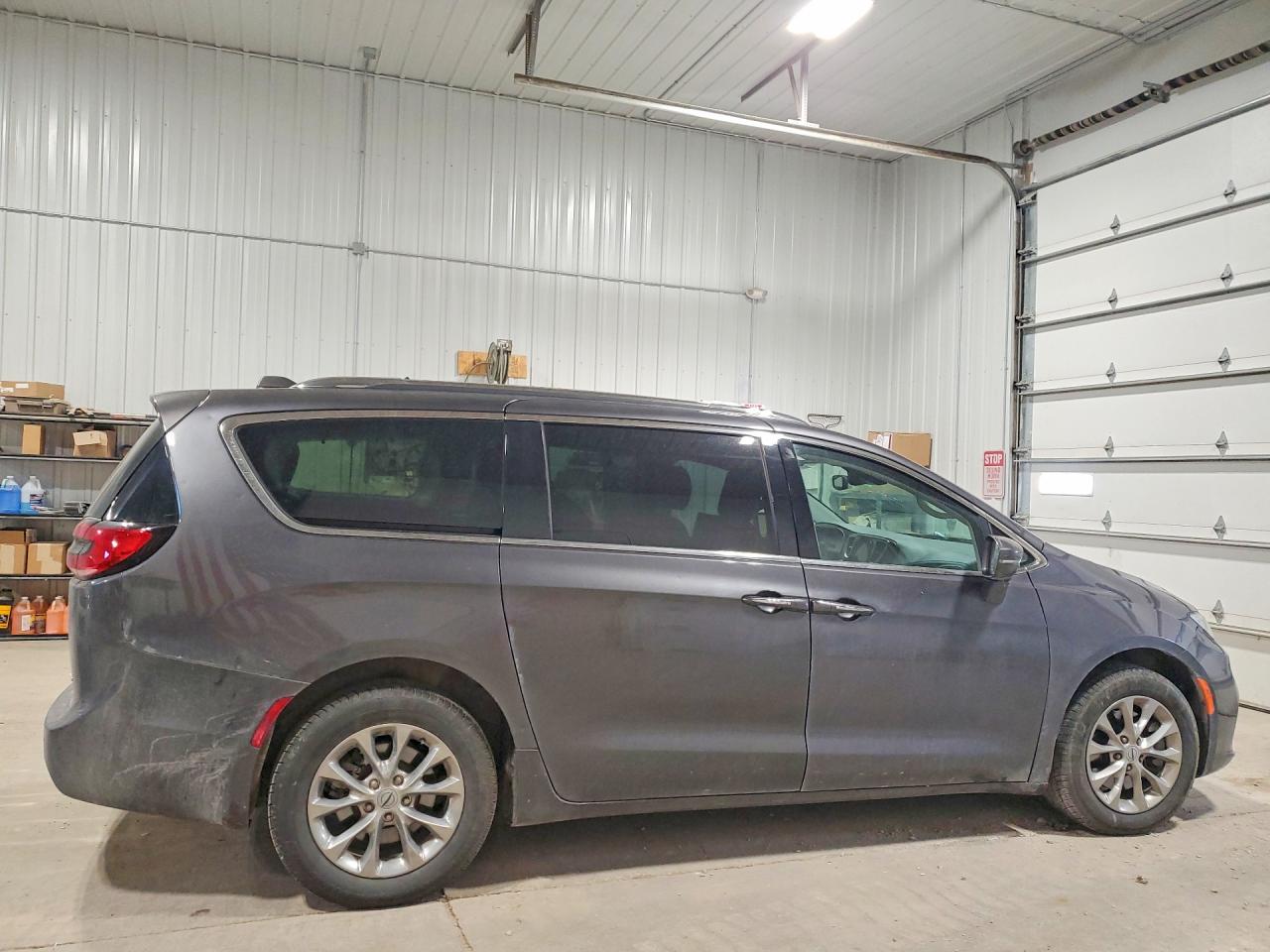 Chrysler Pacifica Touring L