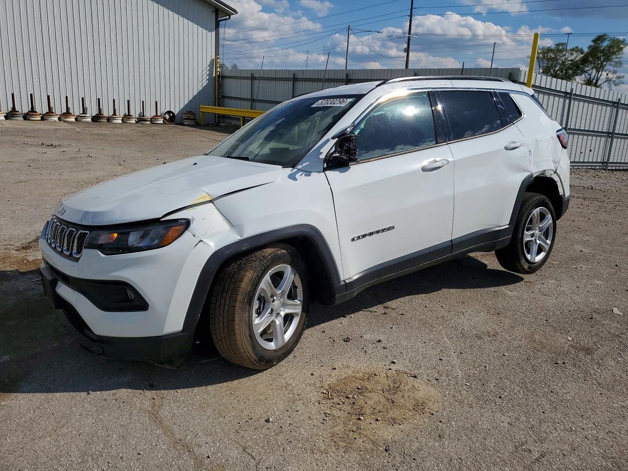 Salvage Jeep Compass Image