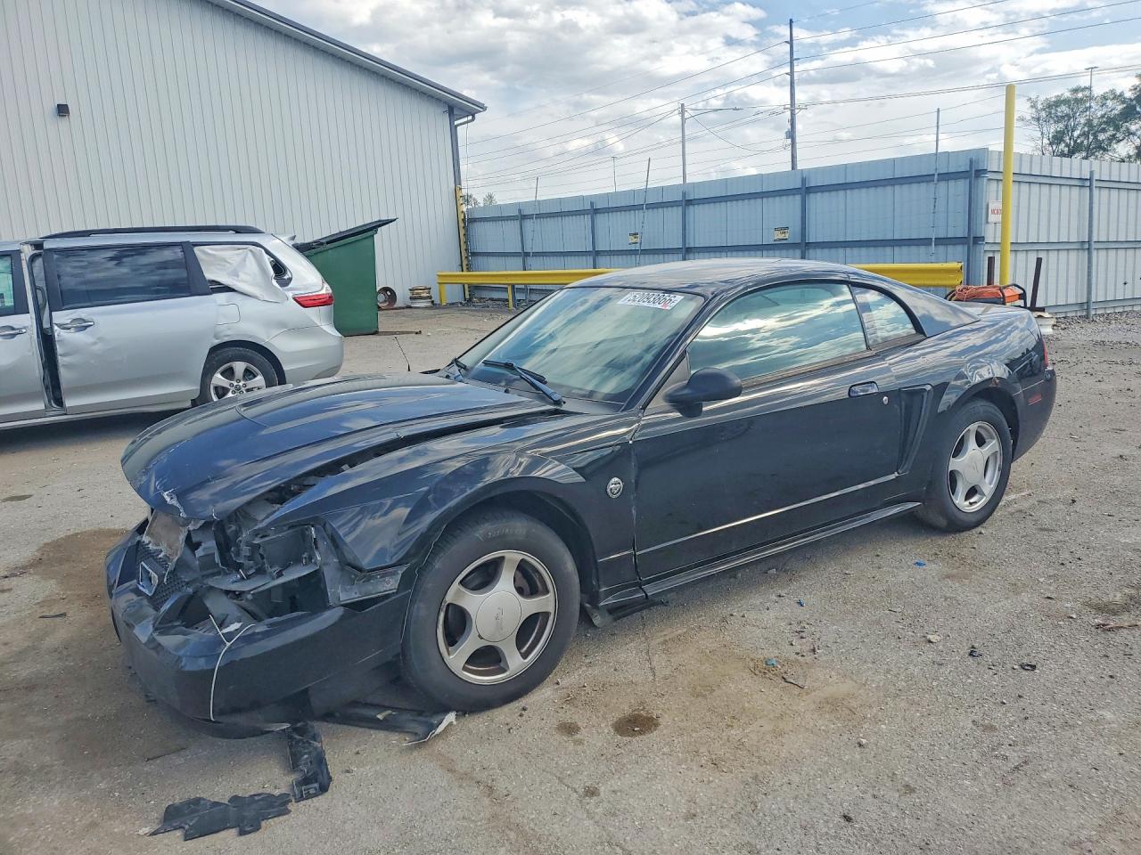 Salvage Ford Mustang Image