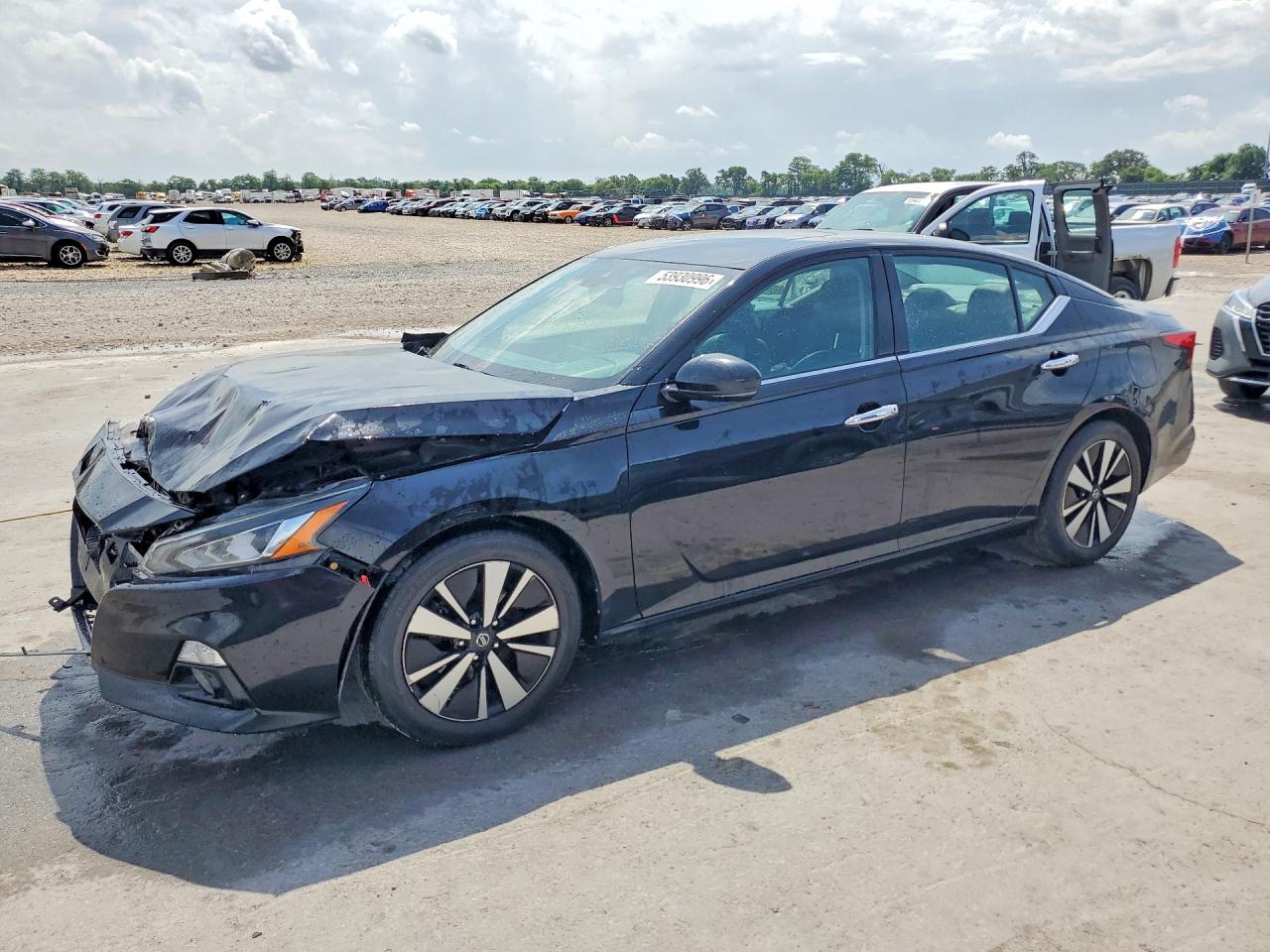 Salvage Nissan Altima Image