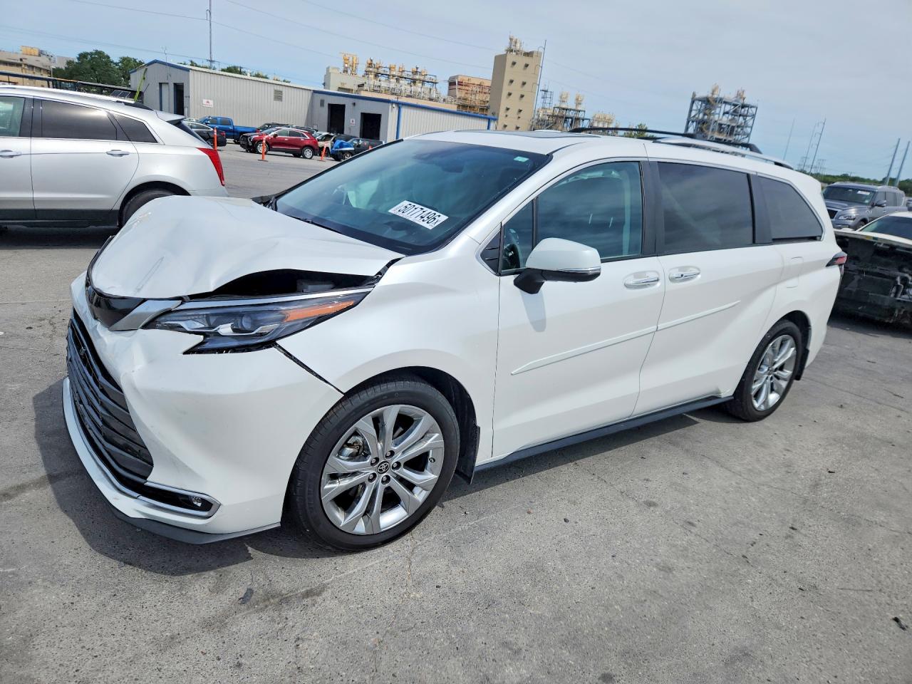 Salvage Toyota Sienna Image
