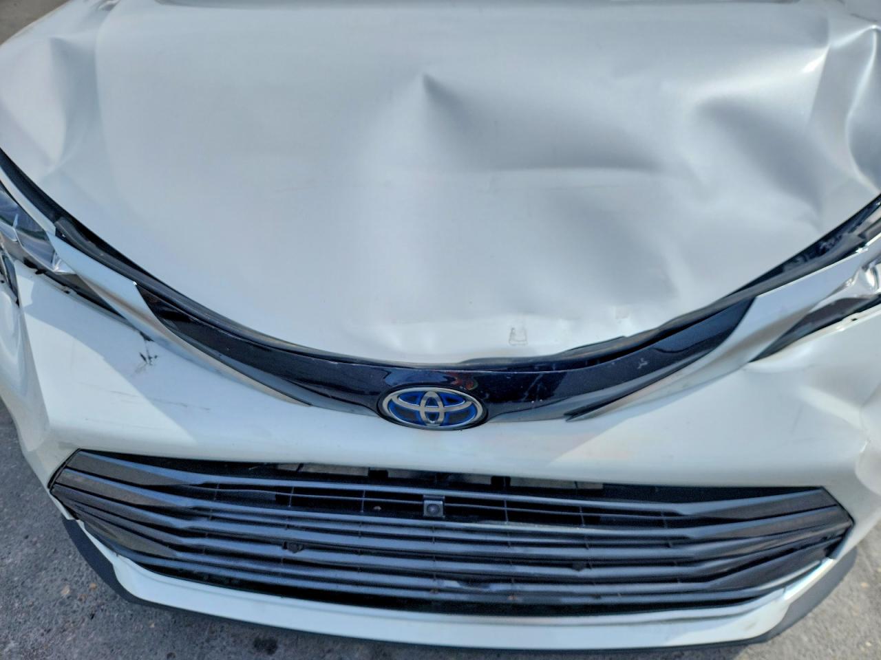 Toyota Sienna Platinum 7-passenger
