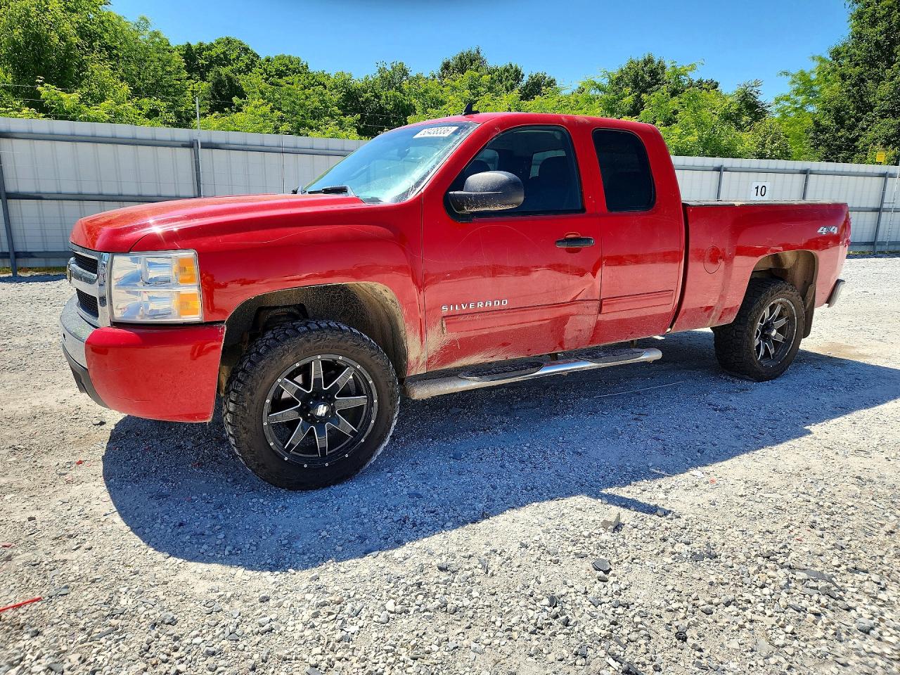 Salvage Chevrolet Silverado Image