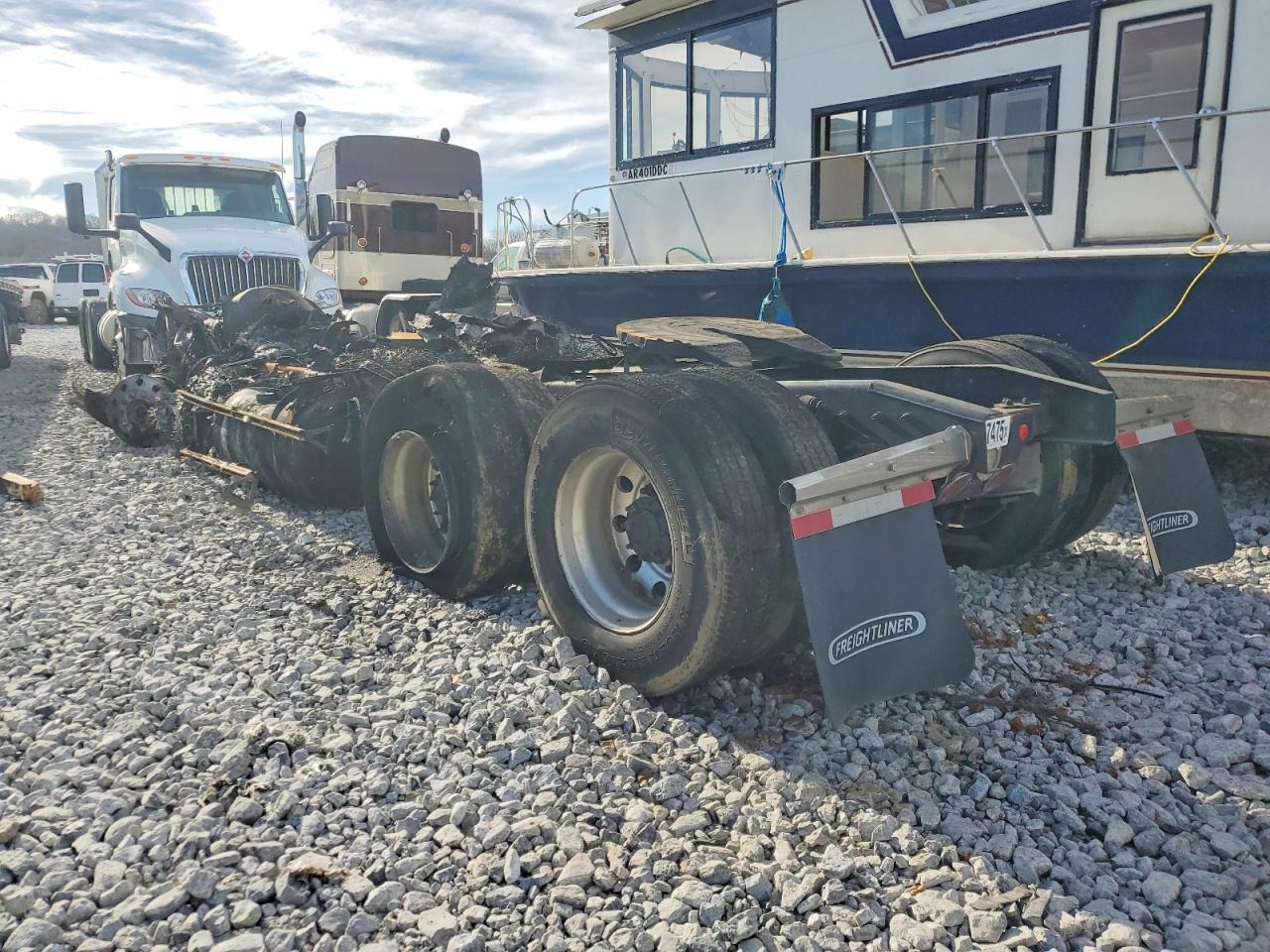 Freigliner Cascadia 126