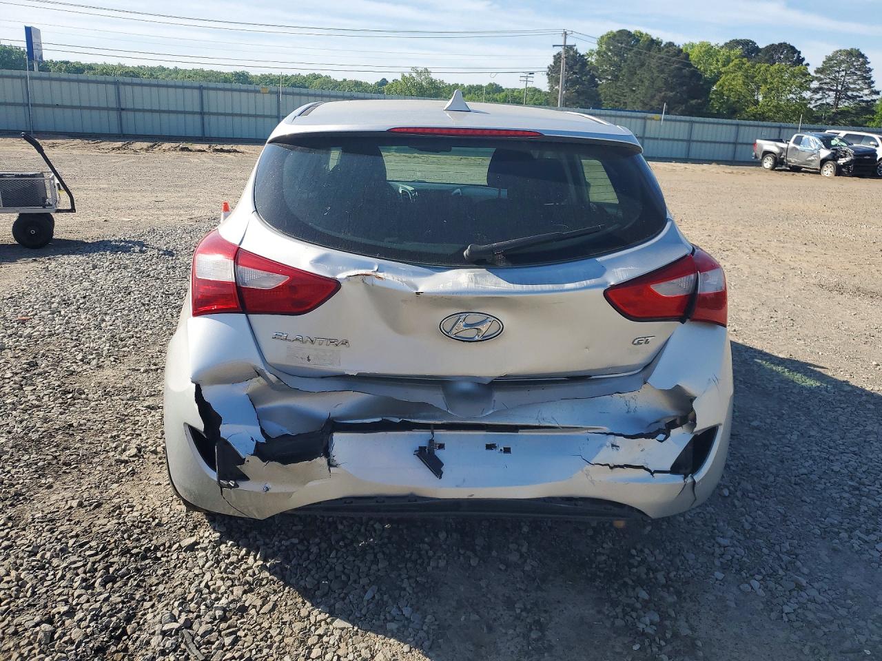 Hyundai ELANTRA Base