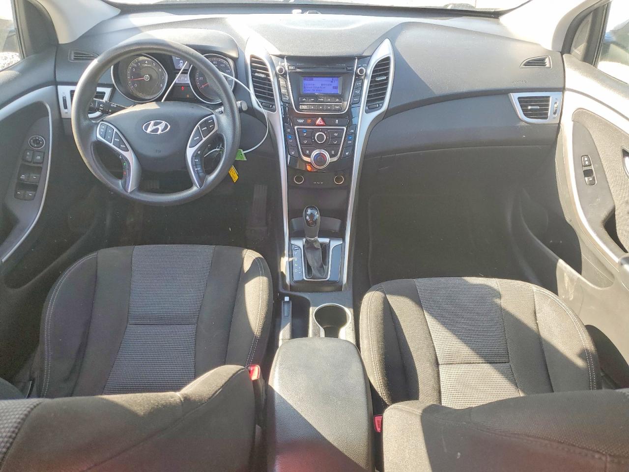 Hyundai ELANTRA Base
