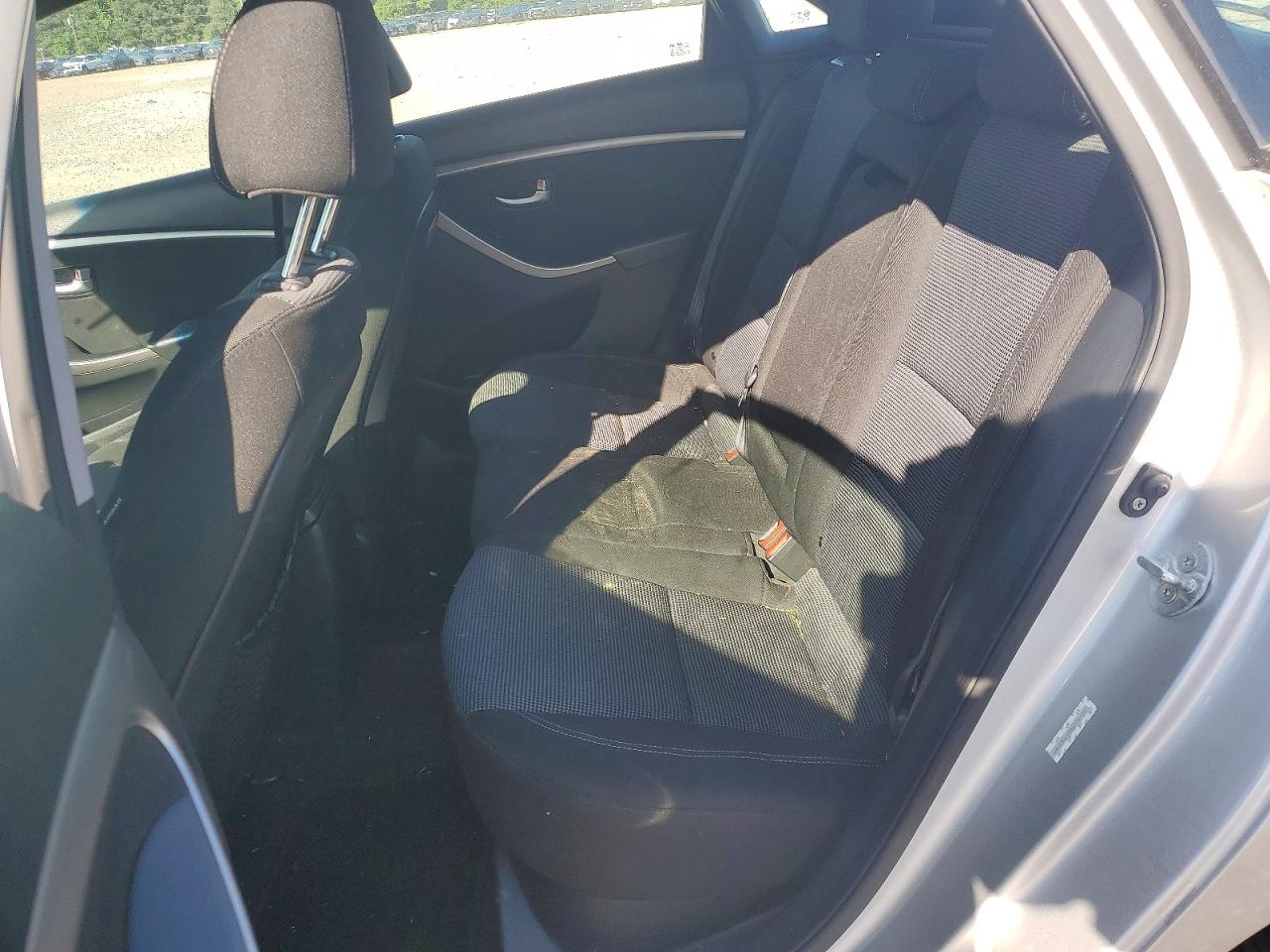 Hyundai ELANTRA Base
