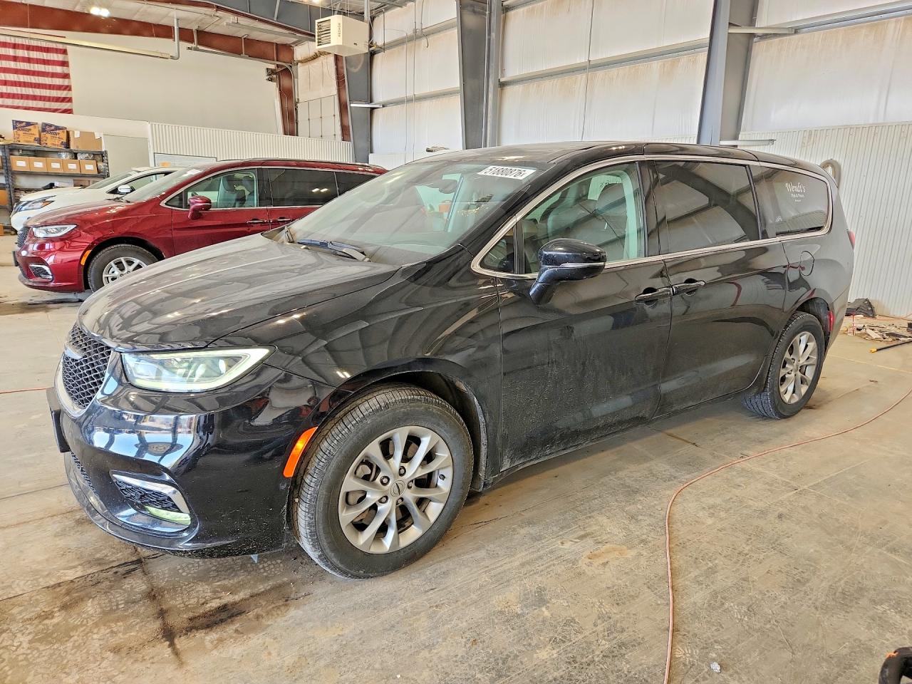 Salvage Chrysler Pacifica Image