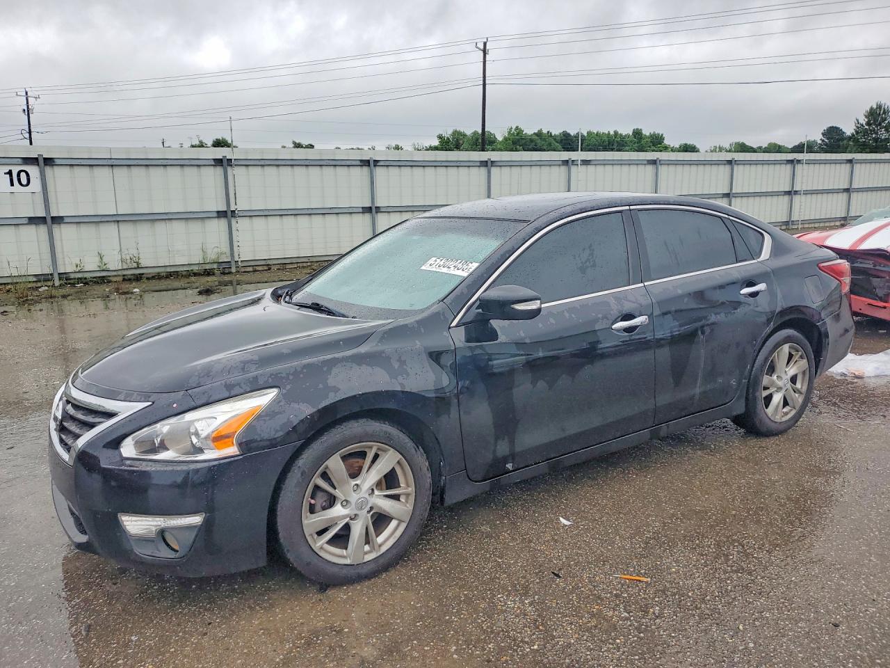 Salvage Nissan Altima Image