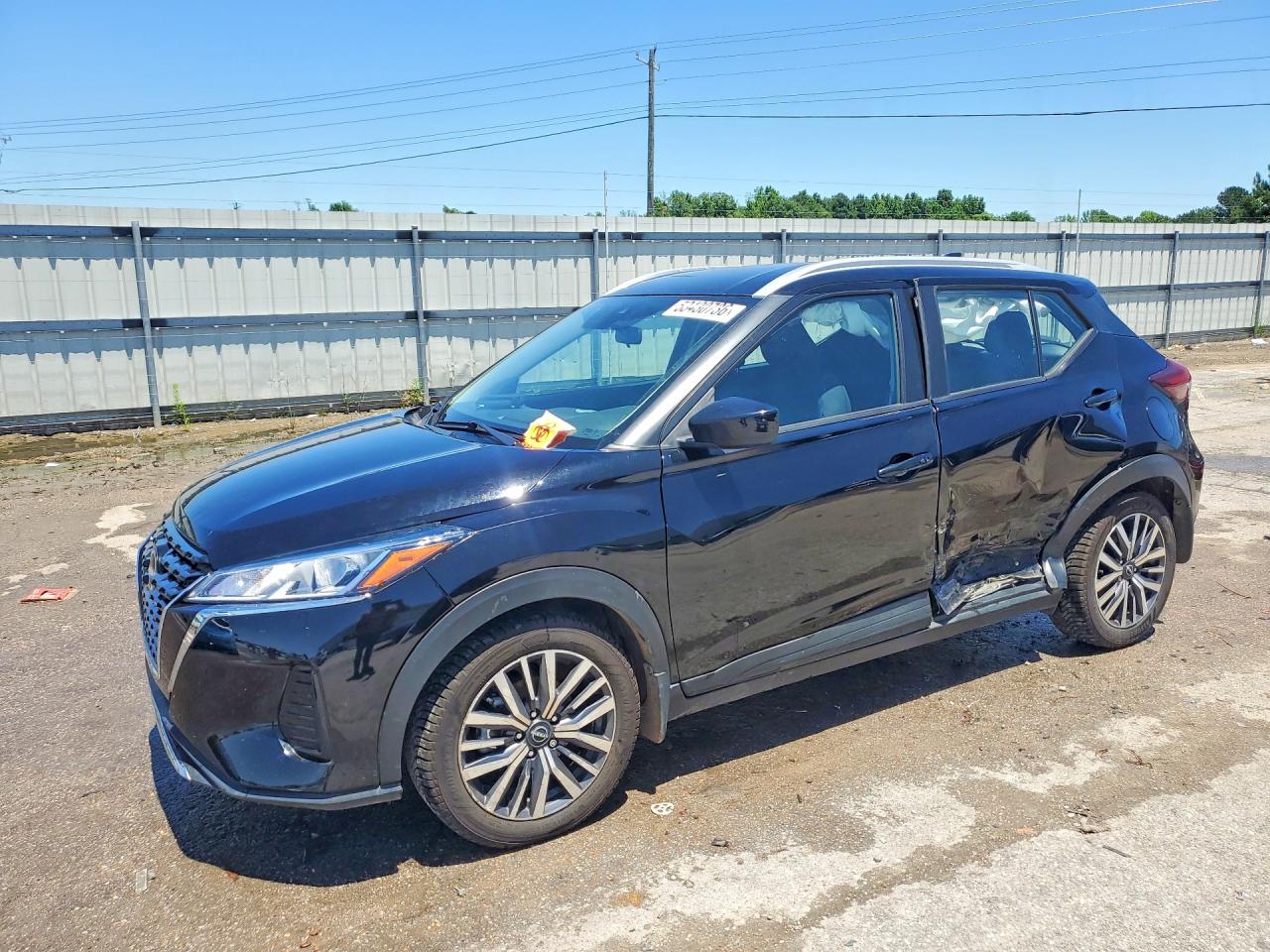 Salvage Nissan Kicks Image