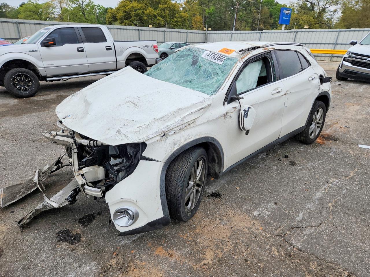 Salvage Mercedes-Benz GLA Image