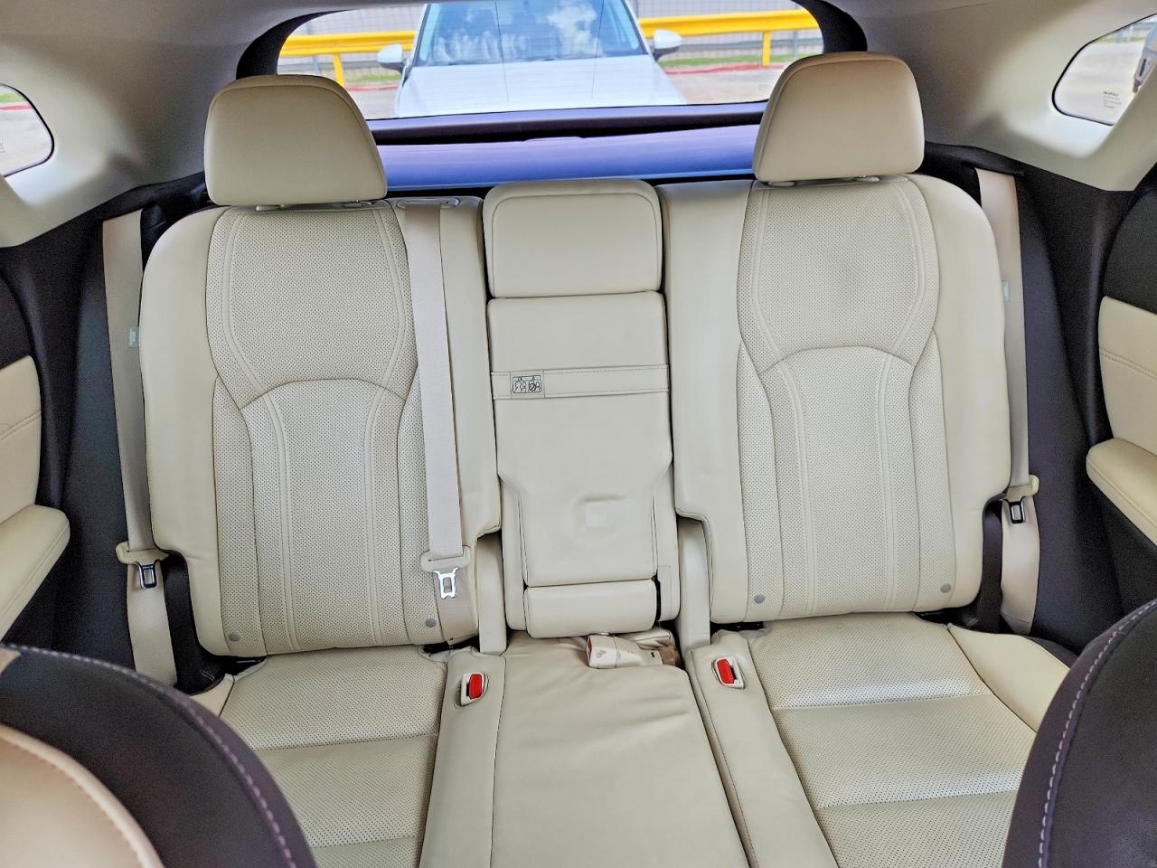 Lexus RX Base