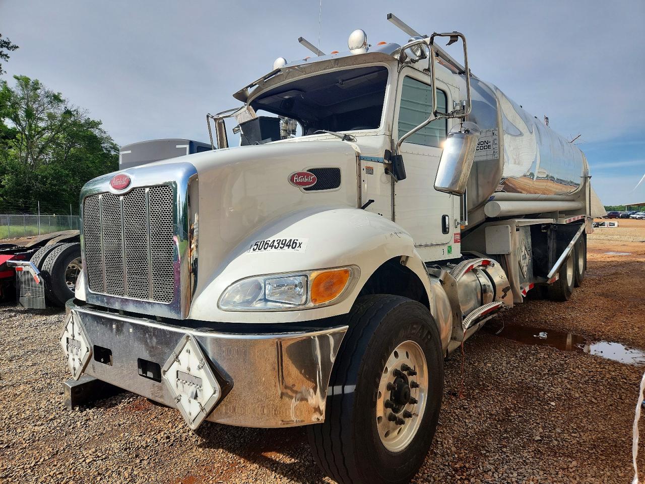 Peterbilt 348