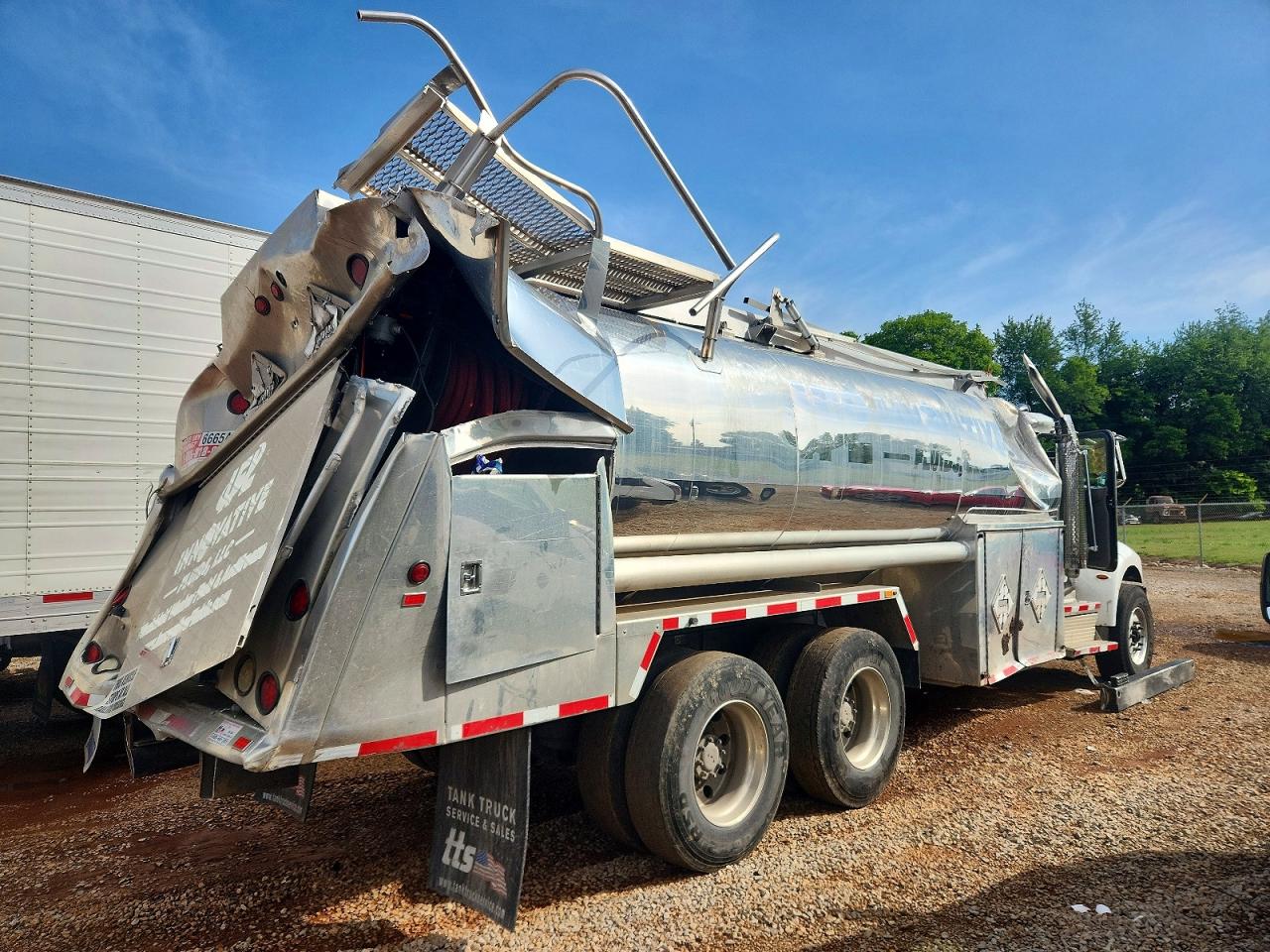 Peterbilt 348