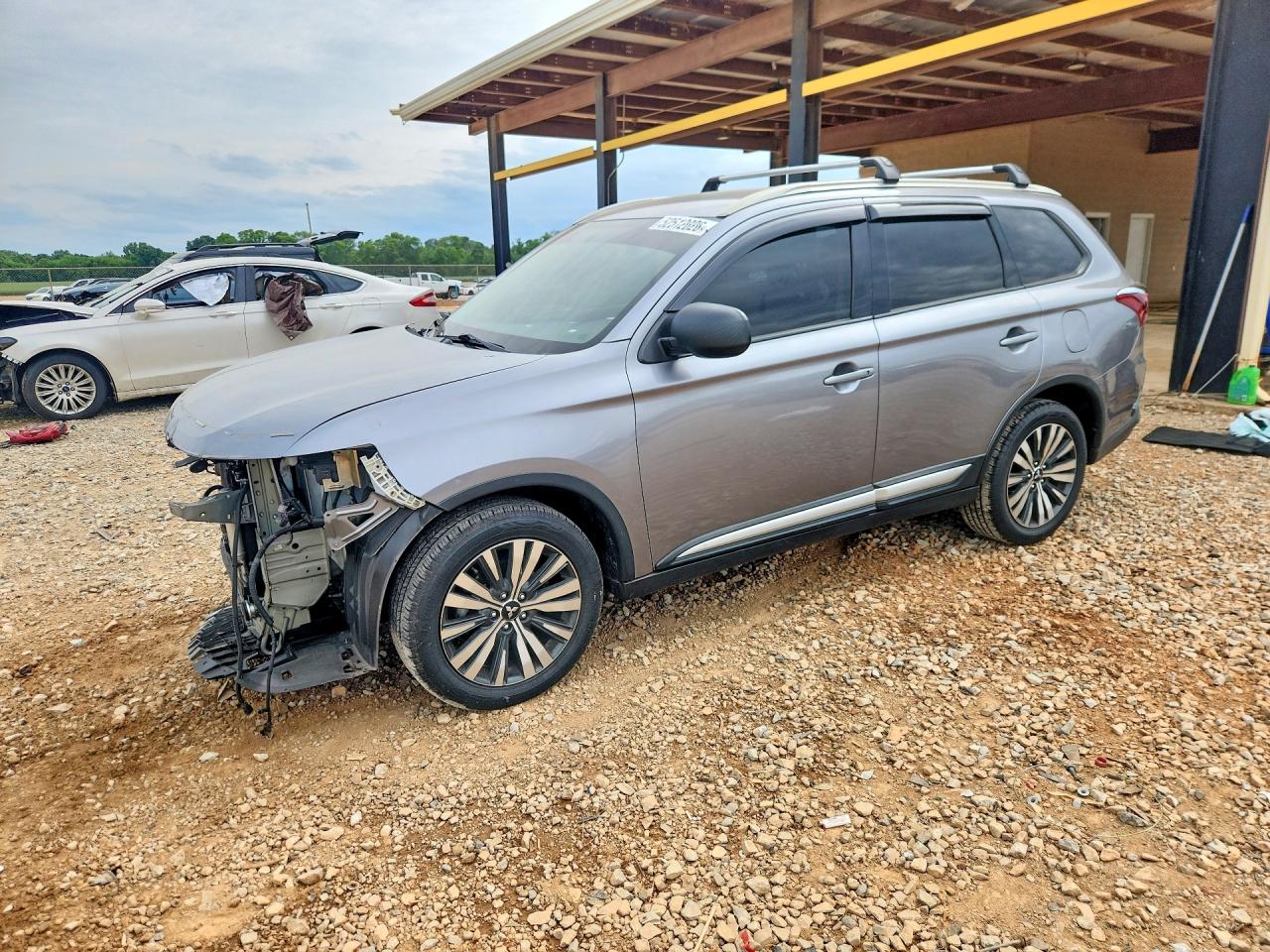 Salvage Mitsubishi Outlander Image
