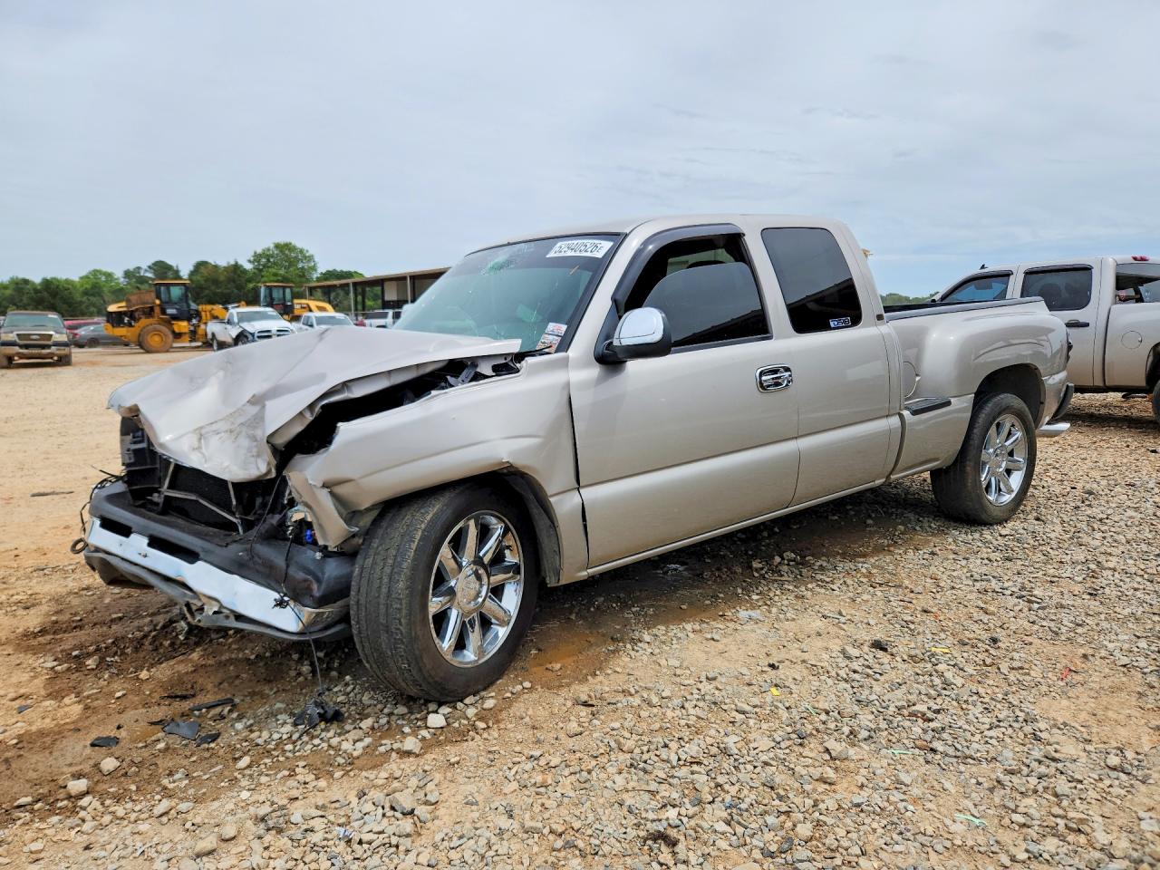 Salvage Chevrolet Silverado Image