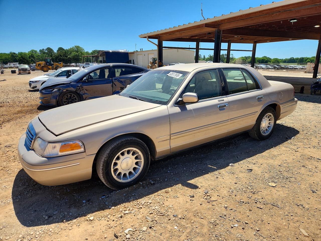 Salvage Ford Crown Vic Image