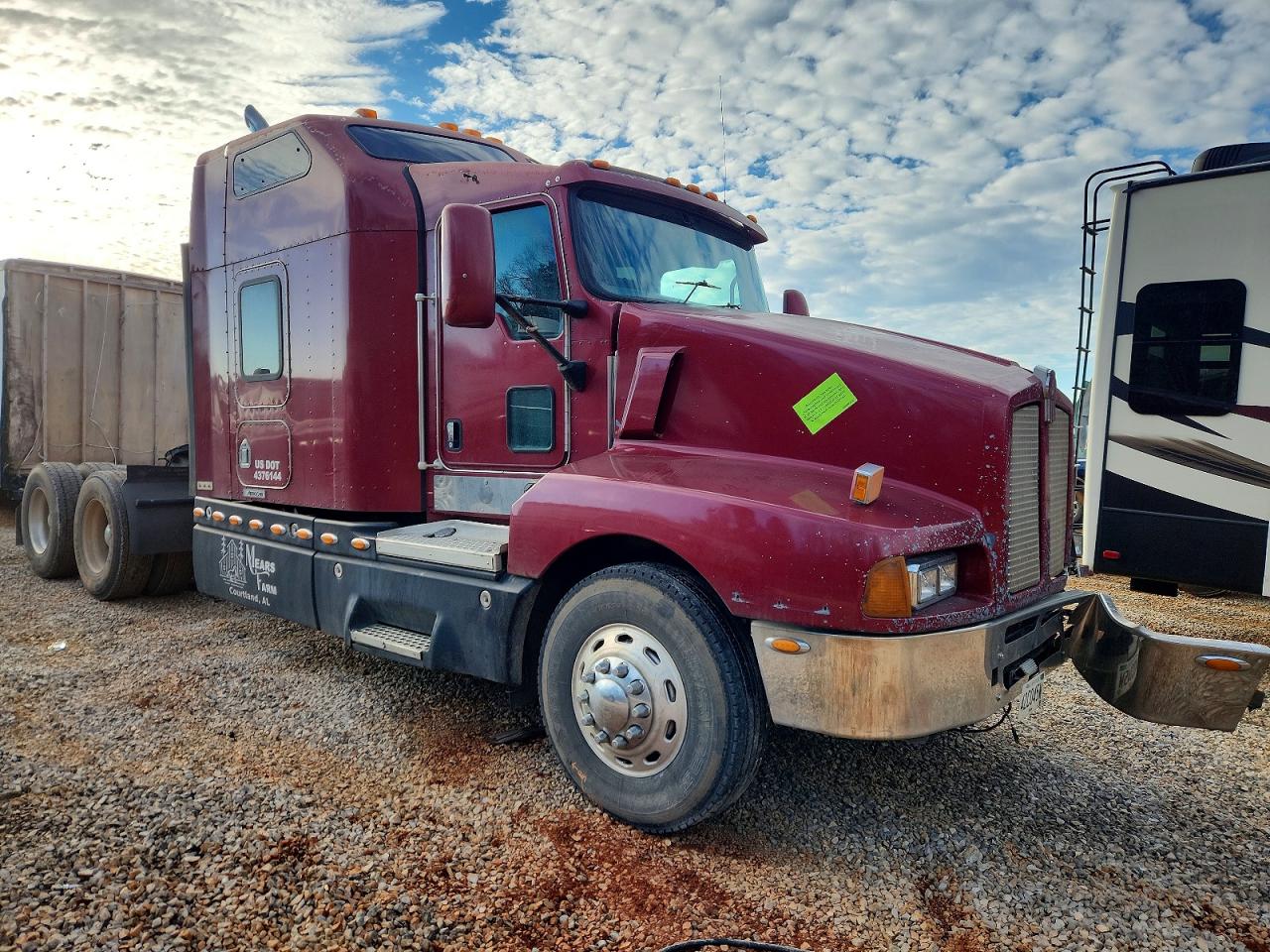 Salvage Kenworth T600 Image