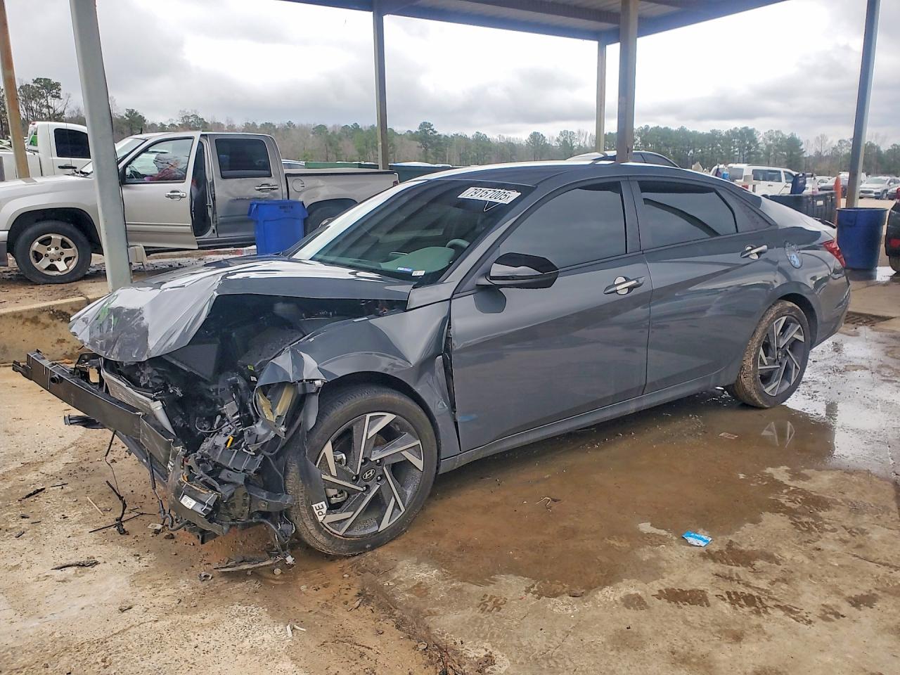Salvage Hyundai ELANTRA Image