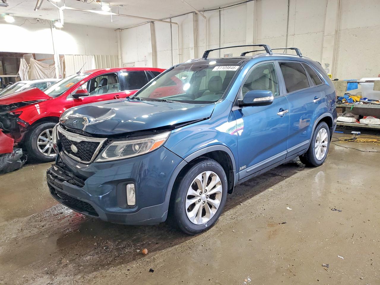 Salvage Kia Sorento Image